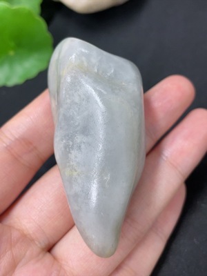 H41920248 和田玉 皮色成因未定   货品总重约66.5g
