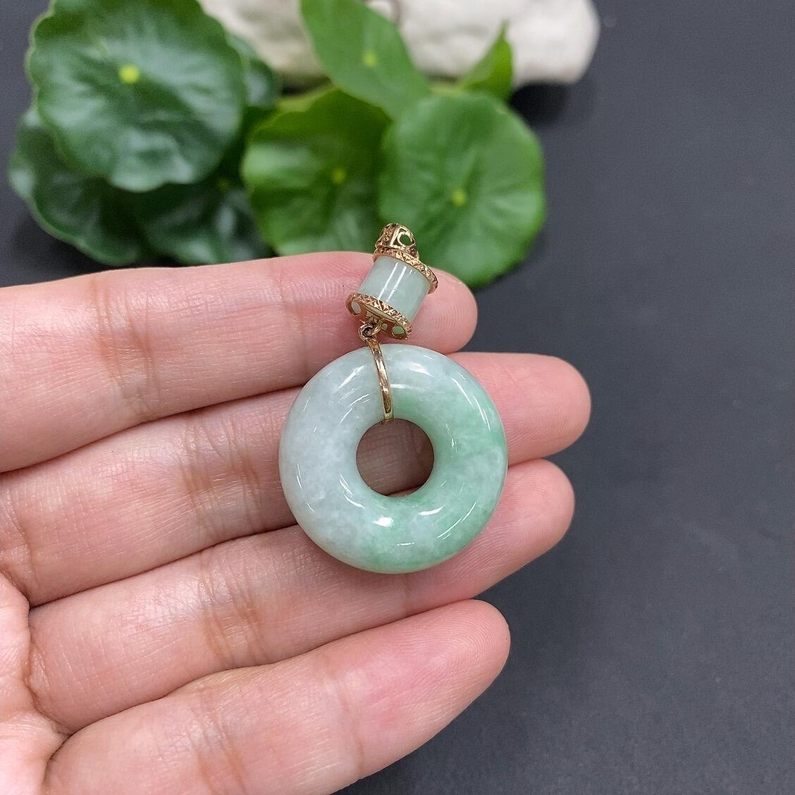 F0833259 Jadeite Peace Ring with Fine Crack Lines and G18K Imprint Clasp