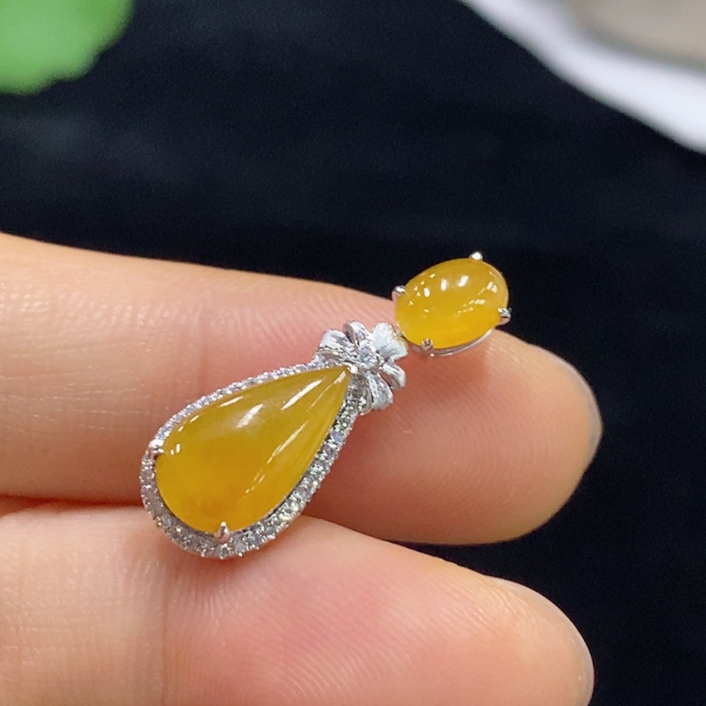 F32731367 Jadeite Inlaid Pendant 18k with Diamond Accent Total Weight Approx. 1.81g Color Origin Undetermined