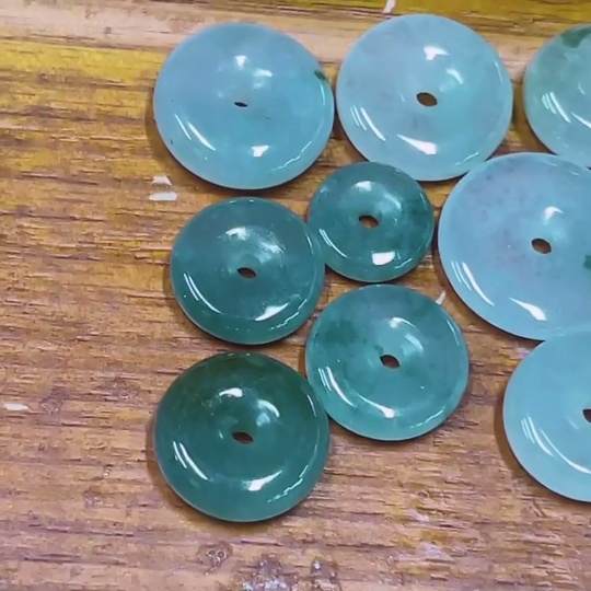 F33839926 Jadeite Pendant Sell as a Lot