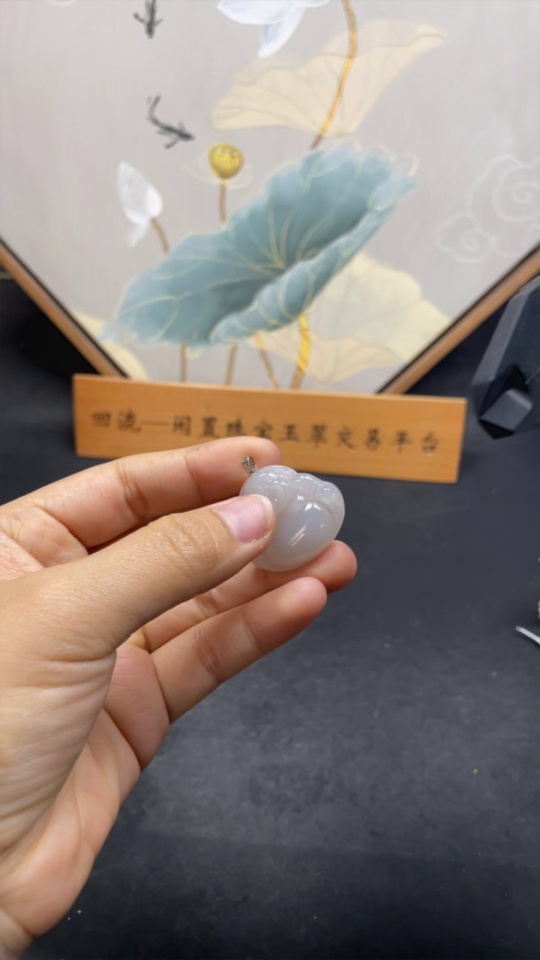 F28225757 Jadeite Buddha Pendant with 18K Gold Clasp, Total Weight Approximately 6.7g