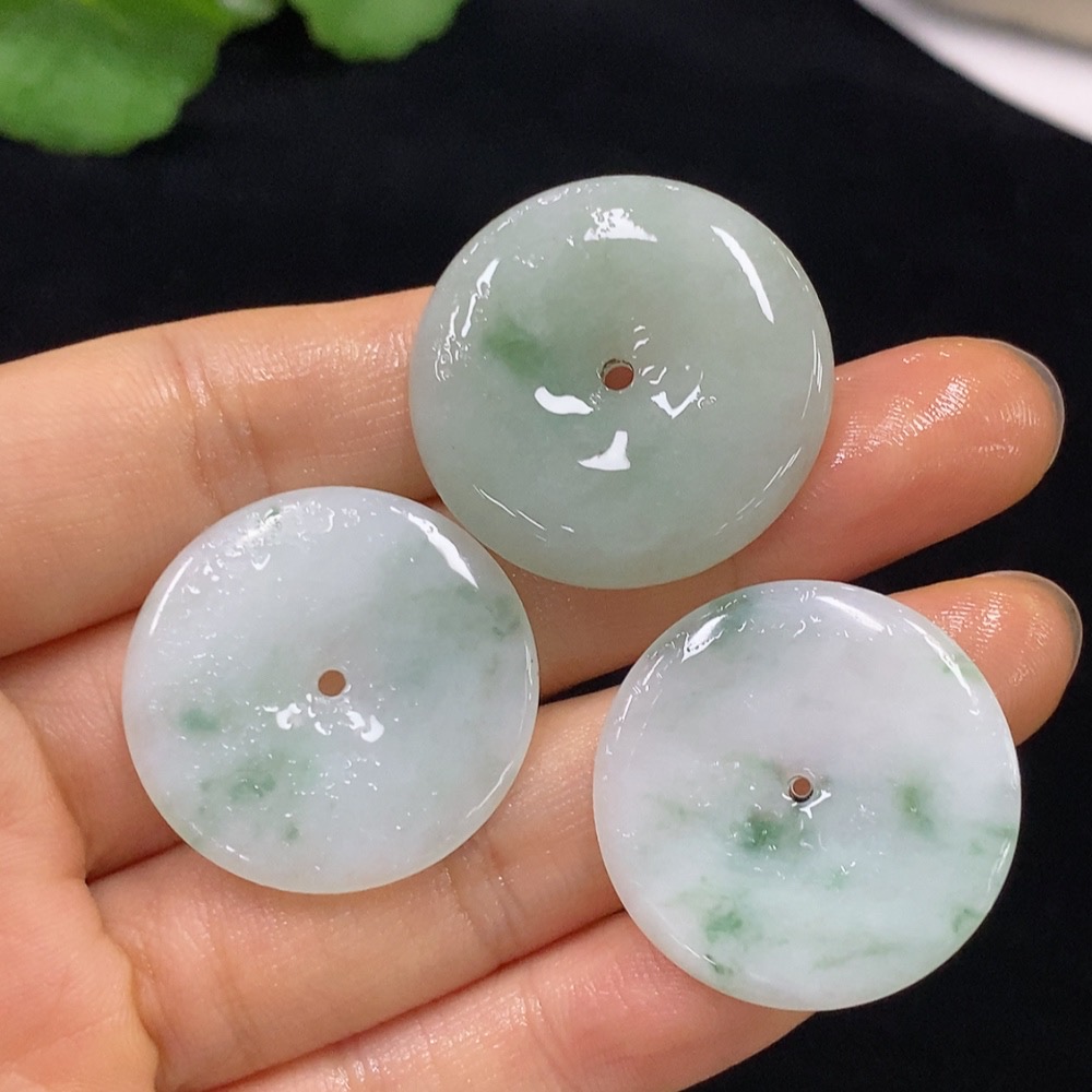 F31639371 Emerald Pendants Wholesale Set