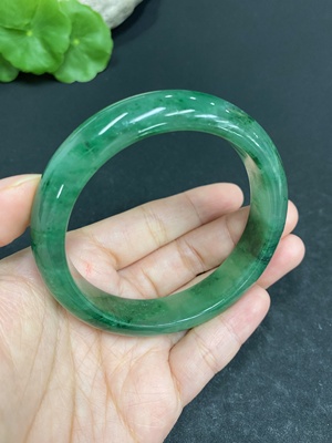 H33903693 African Emerald (Dulong Jade) Round Bracelet