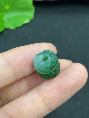 F46571344 翡翠挂件         货品总重约3.1g