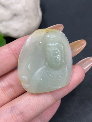 H32706257 Hetian Jade Pendant: Guanyin with Undetermined Skin Color Origin, Total Weight Approximately 11.4g