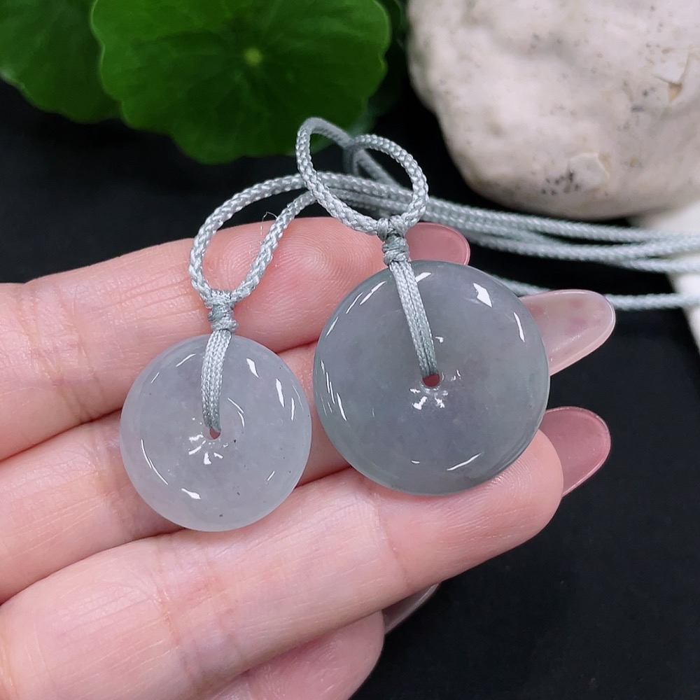 F34033558 Jadeite Peace Knot Pendant