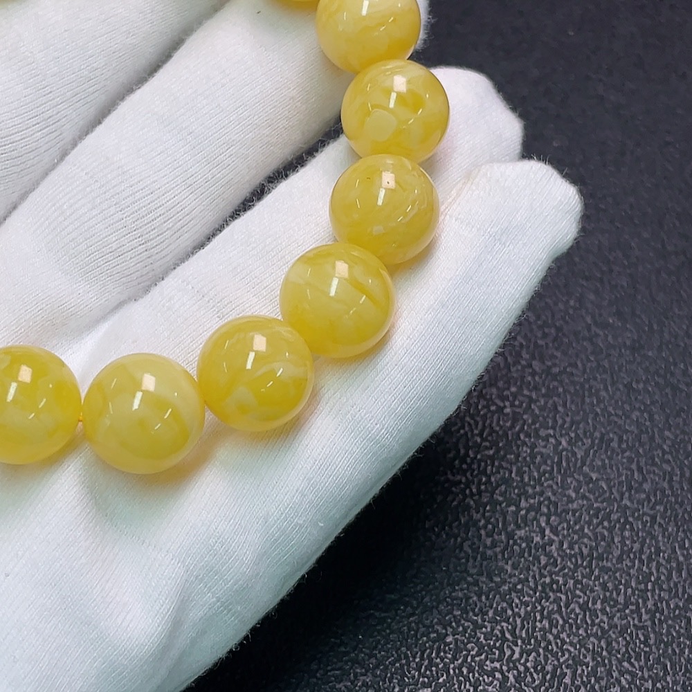 C33852322 Amber Beeswax Bracelet, total weight approx. 20.69g, bead size 12.8mm
