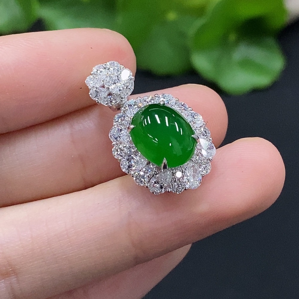 F35091019 Jadeite Cabochon Pendant with 18K Gold Setting, Non-Diamond, Total Weight Approx. 3.7g