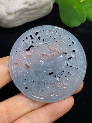 F46517470 翡翠挂件          货品总重约18.3g