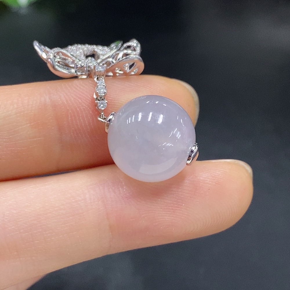 F25880788 Jadeite inlaid pendant 18k, total weight approx. 6.05g