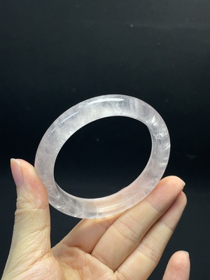 C46535826 水晶手镯 可见有机物 货品总重约35.76g 圈口52.8