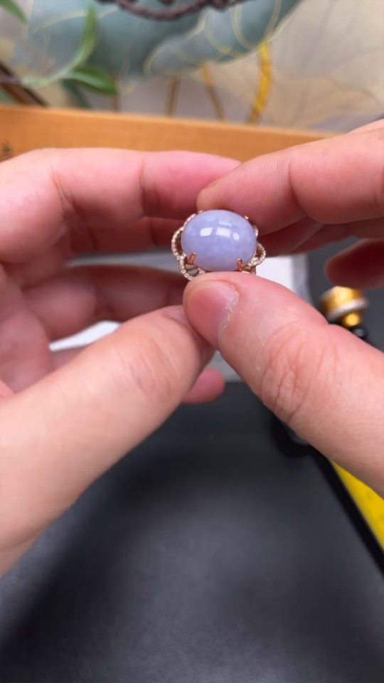 F34001323 Jadeite Cabochon Ring 18k Gold Total Weight Approx. 8.7g Size 17 with Diamond Accents