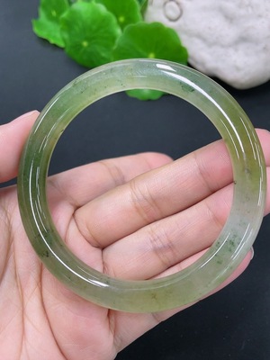 F41934340 翡翠圆条手镯 圈口55mm 货品总约重39g