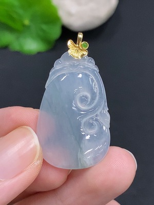 F30555199 Jadeite Ruyi Pendant with 18K Gold Bail, Total Weight Approximately 3.8g