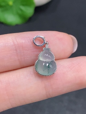 F34002189 Jadeite Gourd Pendant 18k Gold Total Weight Approx.1.1g