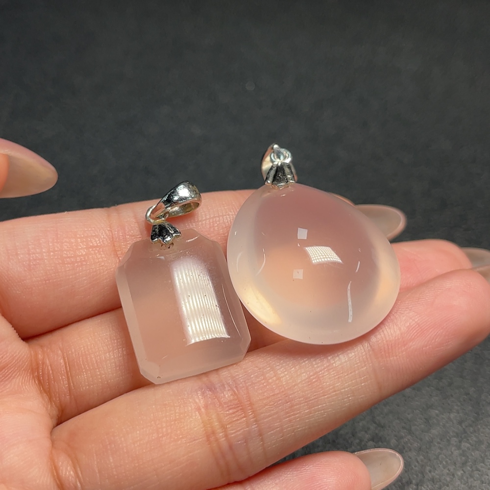 C34067008 Crystal Pendant Non-Gold Total Weight Approx. 20.82g Sell as a Lot