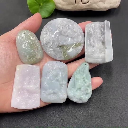 F13489414 Jadeite Pendant Sell as a Lot