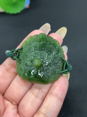 H42979686 和田玉碧玉手牌 孔雀 货品总重约[含绳]31.1g