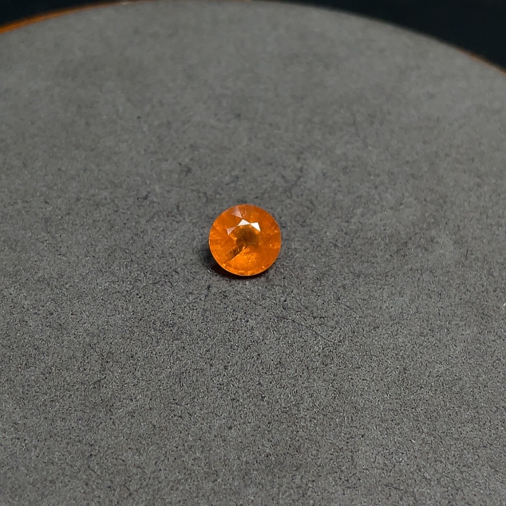 C34066112 Garnet loose stone total weight approximately 3.40 carats