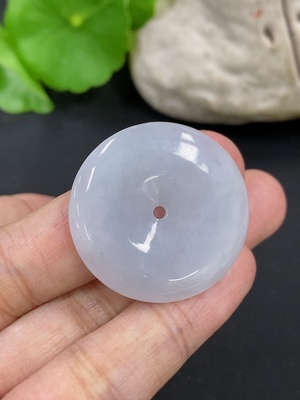 F46598716 翡翠挂件     平安扣     货品总重约9.09g