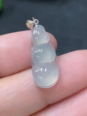 F32733882 Jadeite Pendant Lucky Bean with 18K Gold and Diamond Accents, Total Weight Approx. 1.3g