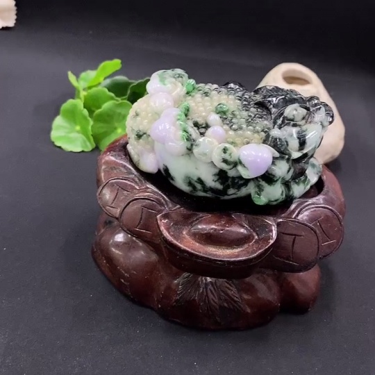 F35091647 Jadeite Gold Toad Ornament with Other Mineral Components, with Base, Total Weight Approximately 478.13g, Base Excluded