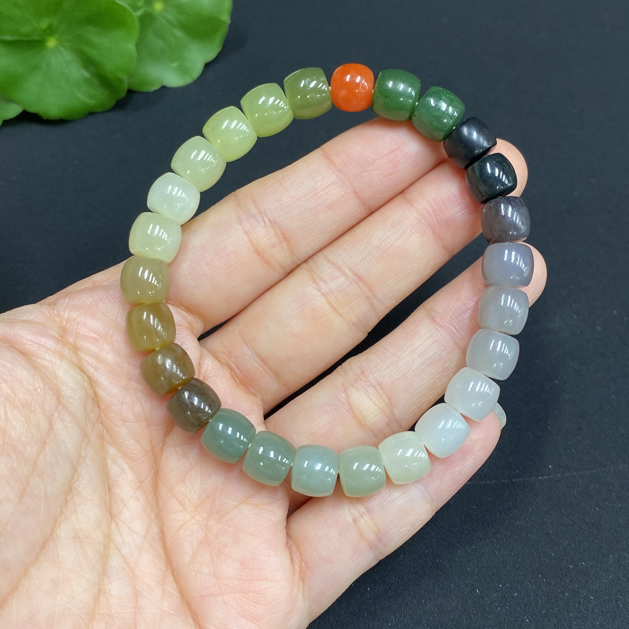 H34985428 Hetian Jade Bracelet, approx. 7.7mm, total weight approxxi. 21进程中，配珠非和田玉