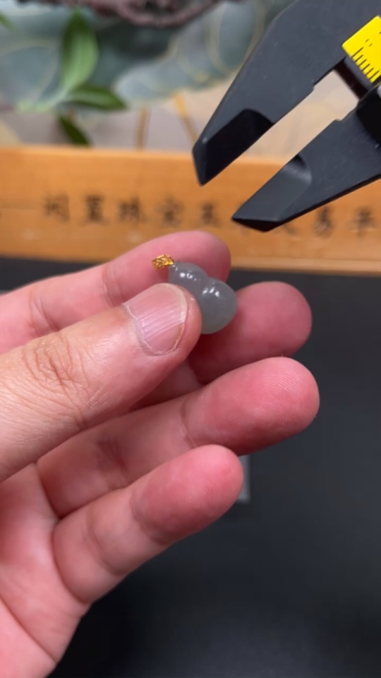 F33893219 Jadeite Pendant Gourd 18k Total Weight Approx. 2.15g