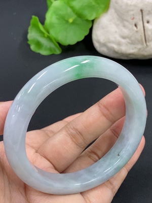 F42973042 翡翠正圈手镯 货品总重约60.25g 58.3圈口