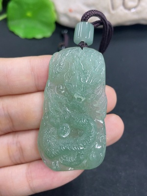 F46562214 翡翠挂件     龙牌     货品总重约20.4g