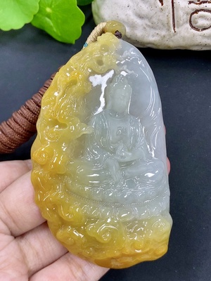 F46596874 翡翠佛牌挂件 货品总重约87.9g 颜色成因未定