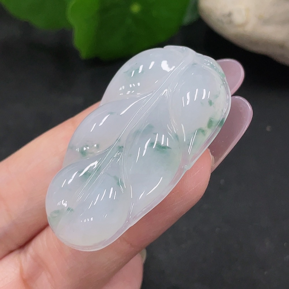 F35129464 Jadeite Leaf Pendant Total Weight Approx. 11.27g
