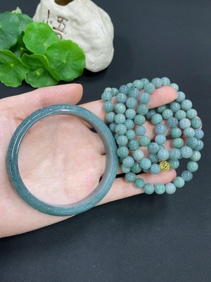 F46555835 翡翠正圈手镯/珠链一手走 最大卡8mm左右 圈口61.8 非金 货品总重约120克