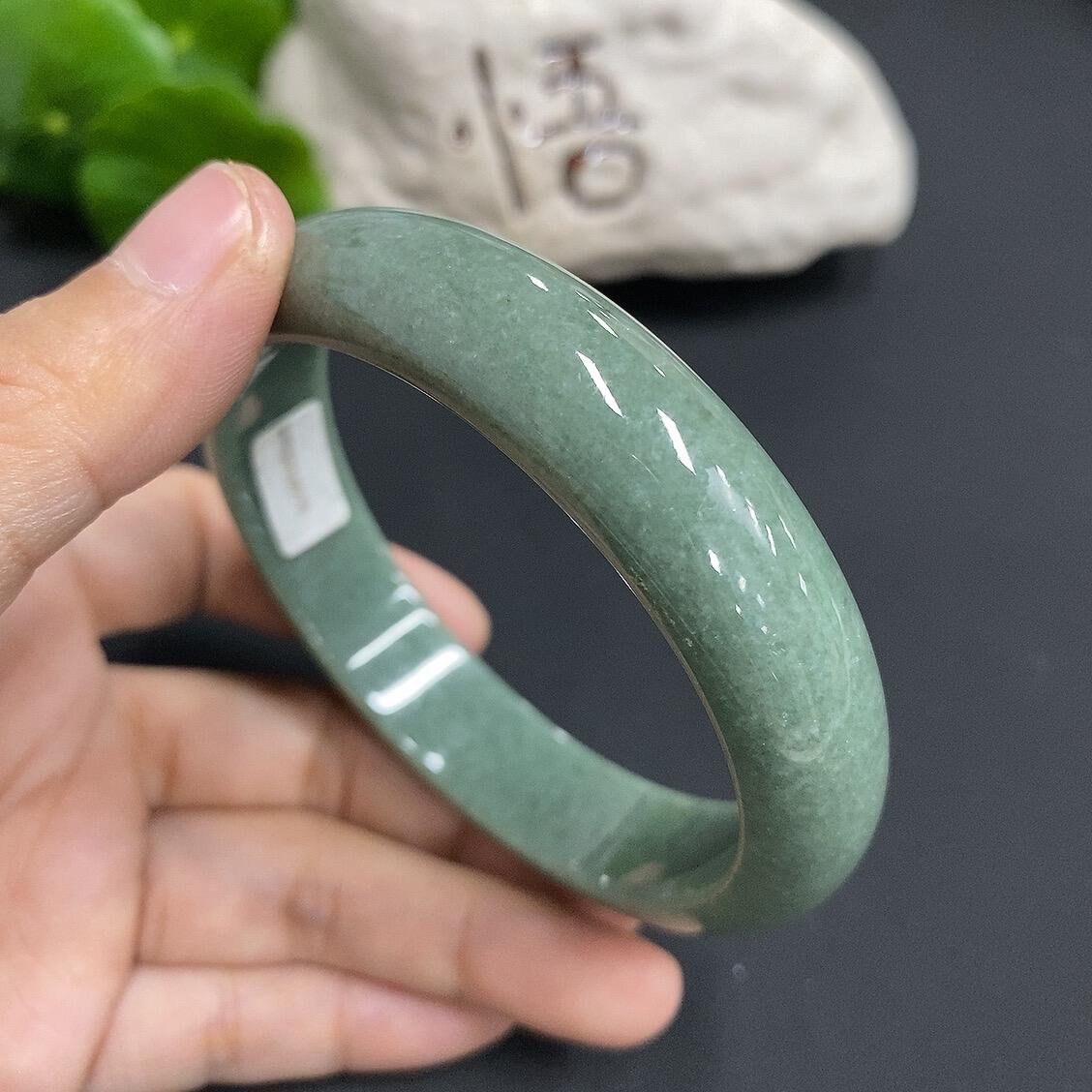 F1121968 Jadeite Regular Bangle with Cracks and Lines - Size 58.4