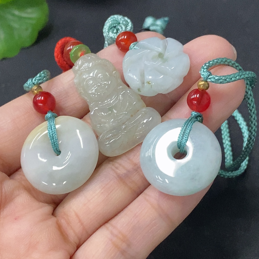 F33886628 Jadeite Pendant Sell as a Lot