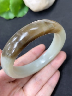 H42957398 和田玉正圈手镯 圈口52.8         货品总重约53.7g