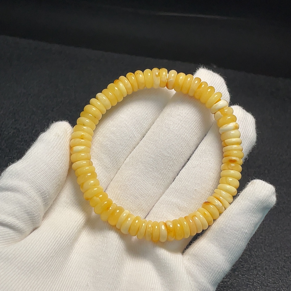C27132170 Amber and Beeswax Bracelet, Total Weight Approx. 7.90g, Bead Size 8mm