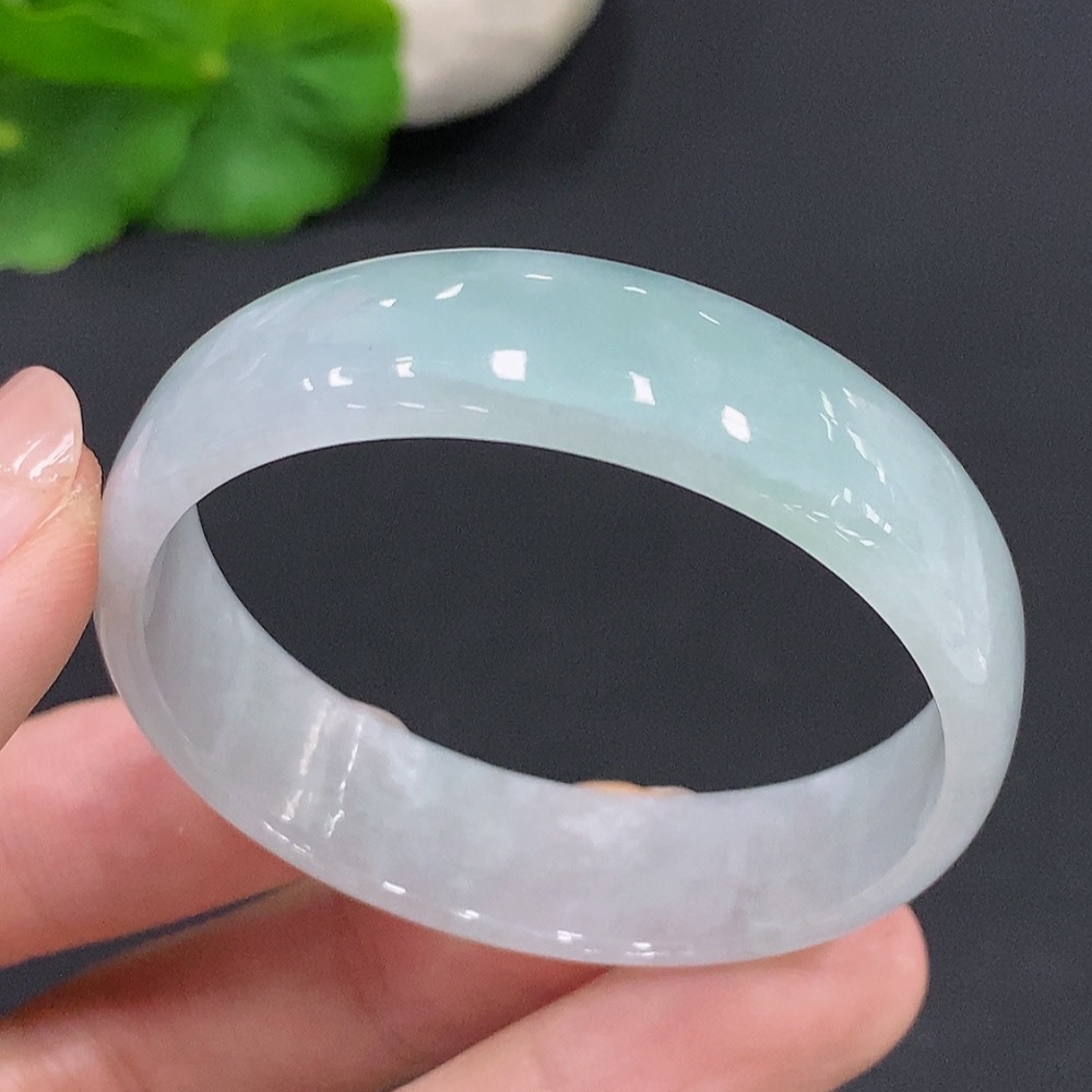 F29337141 Jadeite round bangle, total weight approximately 20.4g, size 46