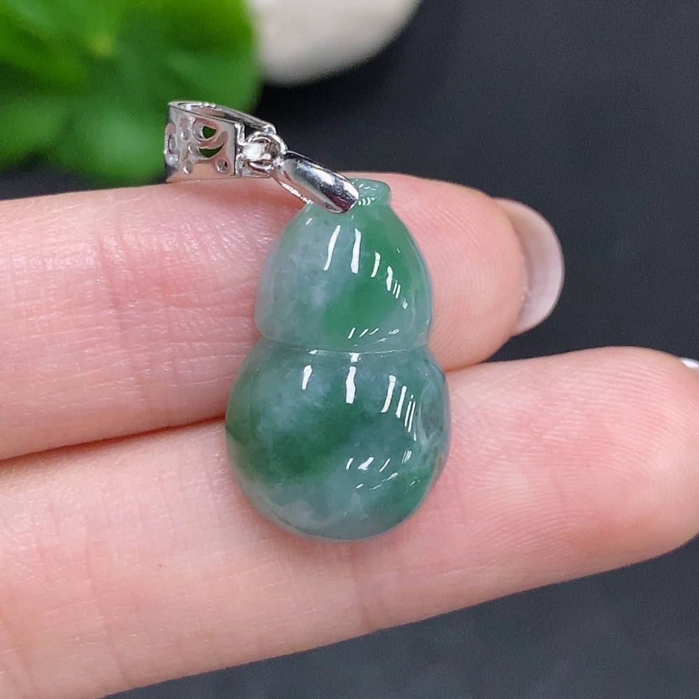 F34003362 Jadeite Gourd Pendant Non-Gold Inlaid Total Weight Approx. 2.8g