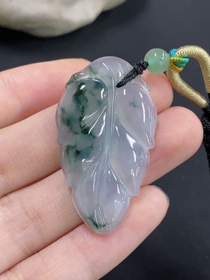 F42969015 翡翠叶子挂件 货品总重约9g