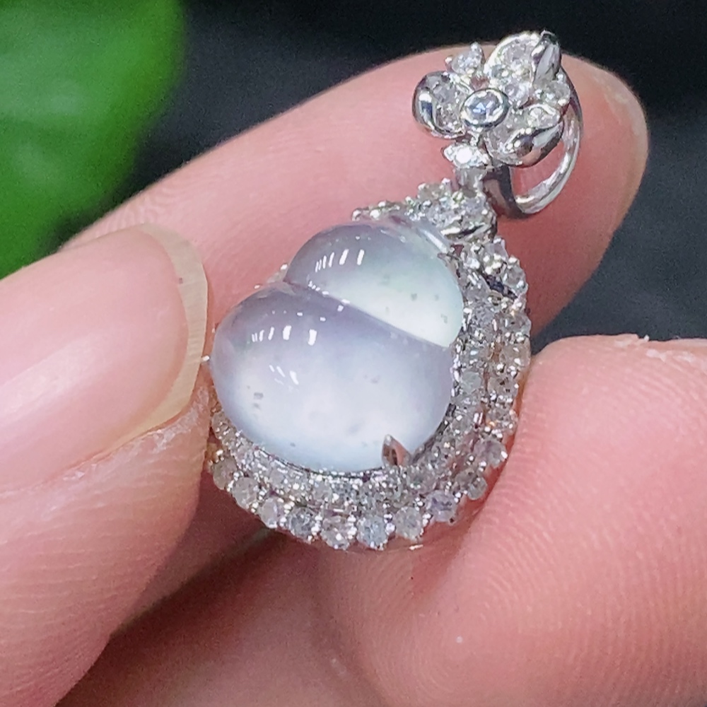 F32800255 Jadeite Inlaid Calabash Pendant with 18K Gold and Diamond Accents, Total Weight Approx. 2.358g