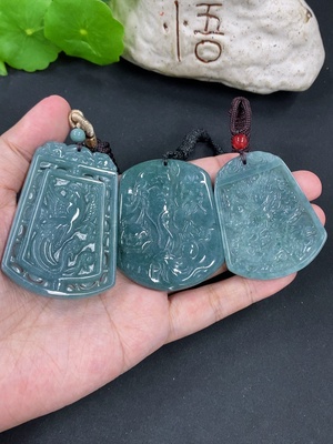 F46595760 翡翠挂件 一手走  货品总重约88.2g