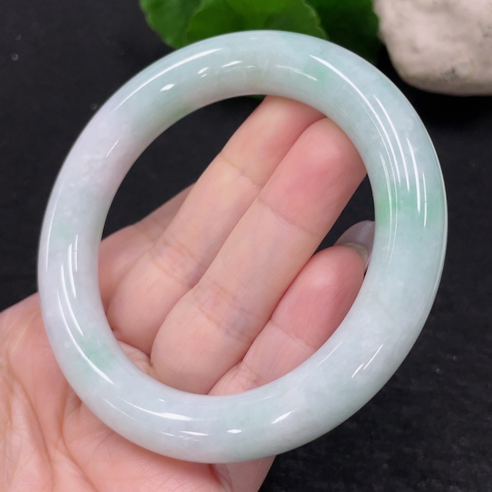 F32709551 JadeiteRound Bangle, 57.4 Inner Diameter, Approx. 77.6g Total Weight