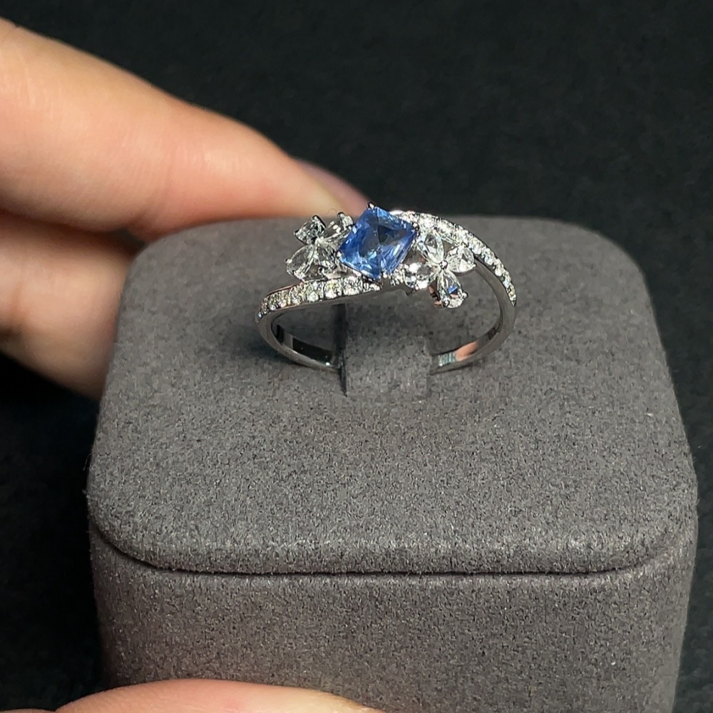 C31682205 Sapphire Ring 35% Gold Content Accented with Round Diamonds Only Total Weight Approx. 1.81g Size 15