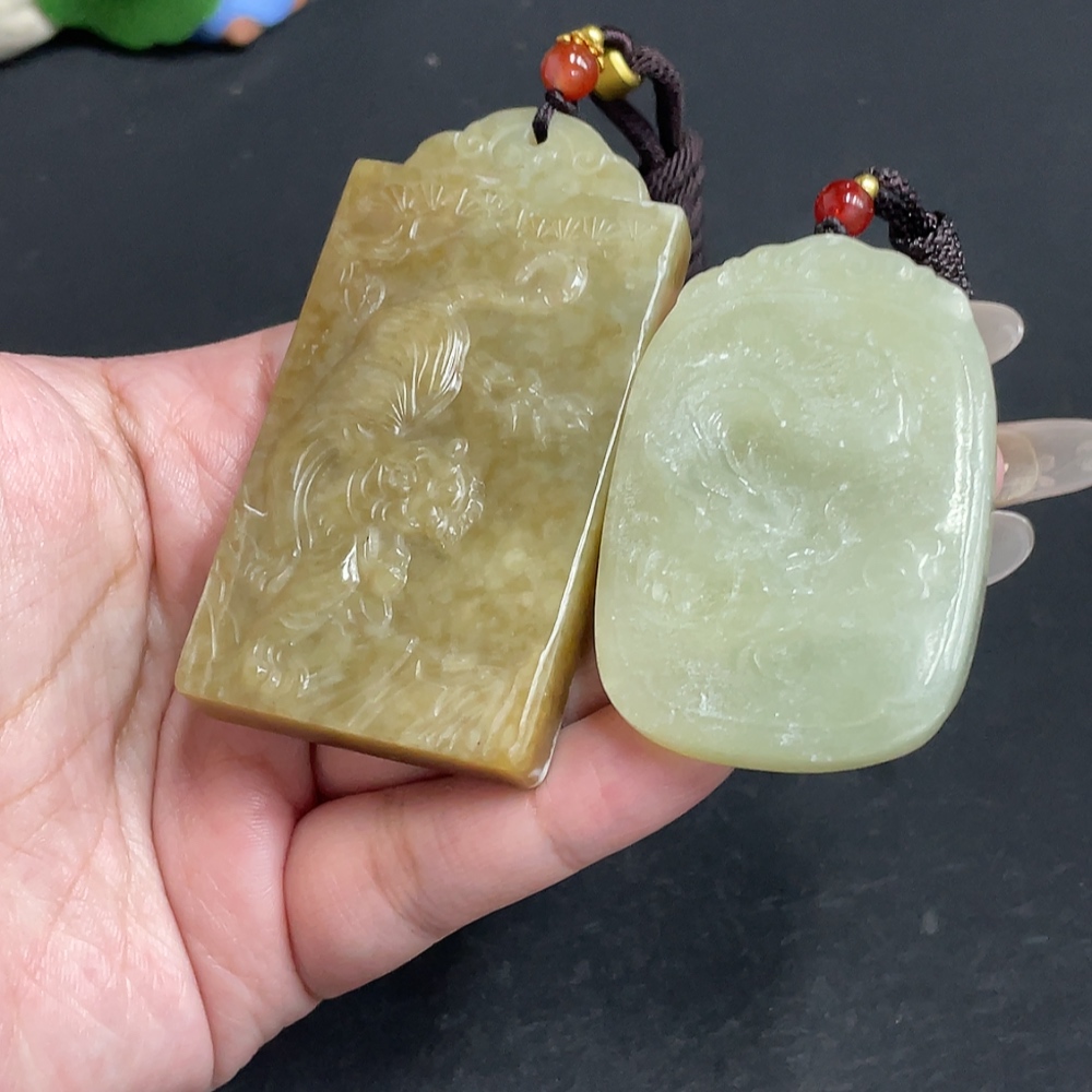 H28204172 Hetian Jade Pendant  Dragon Plaque  Fierce Tiger Descending the Mountain