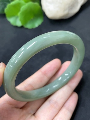 H42956819 和田玉正圈手镯    圈口60.8    货品总重约47.2g