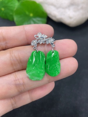 F46568770 翡翠镶嵌吊坠 18k 配镶钻石 货品总约重3.14g