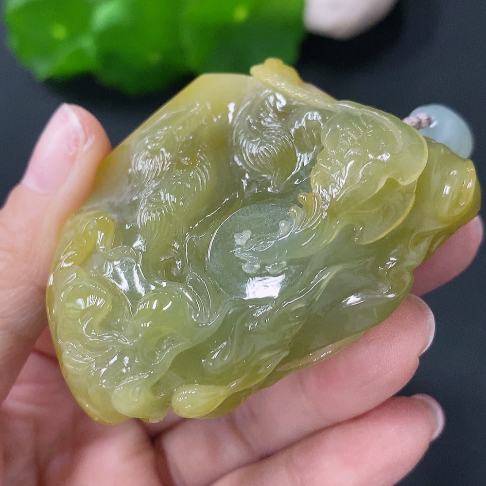 F30441448 Jadeite Pendant Phoenix Total Weight: approx. 81g (including rope) Color origin undetermined