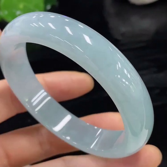 F26028050 Jadeite Round Bangle