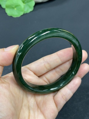 H41905127 和田玉碧玉正圈手镯    圈口60.8      货品总重约50.5g